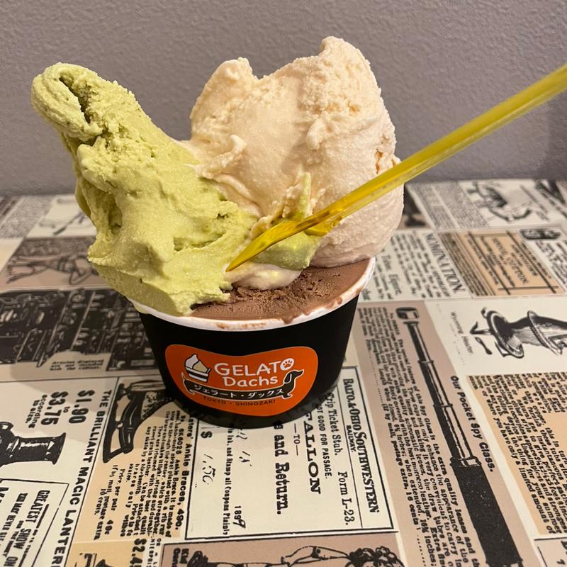 トリプル（クラシックショコラ、ピスタチオ、塩キャラメル）(GELATO Dachs (ジェラート・ダックス))