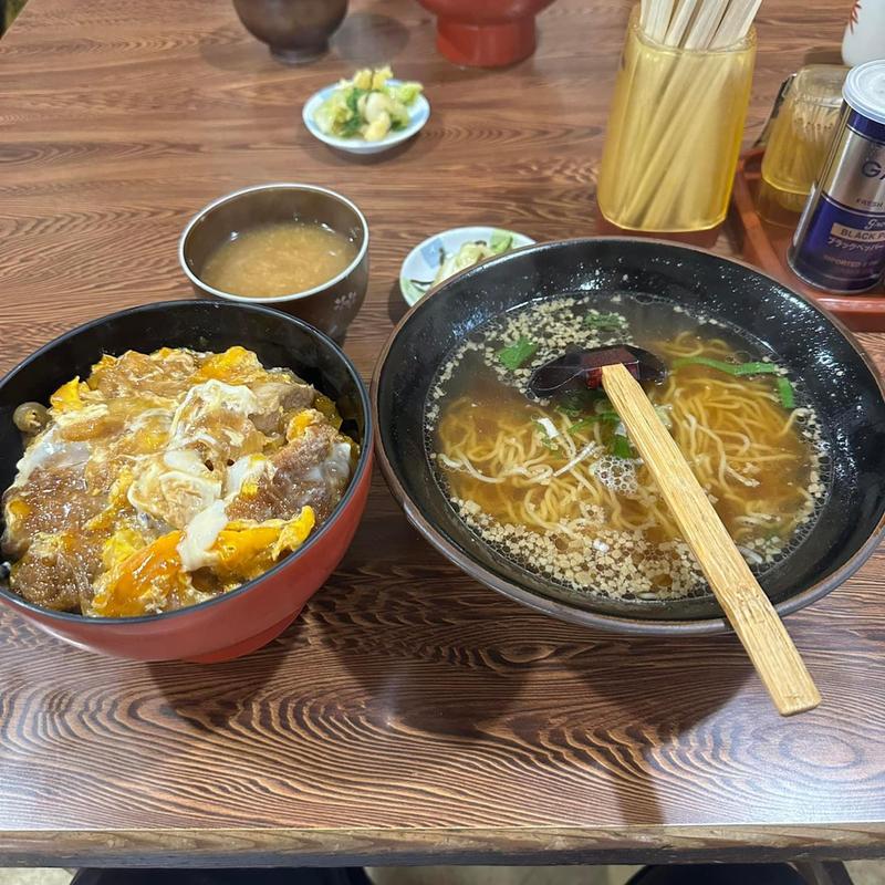 カツ丼 200円ラーメン(吉兵衛 （ヨシベエ）)
