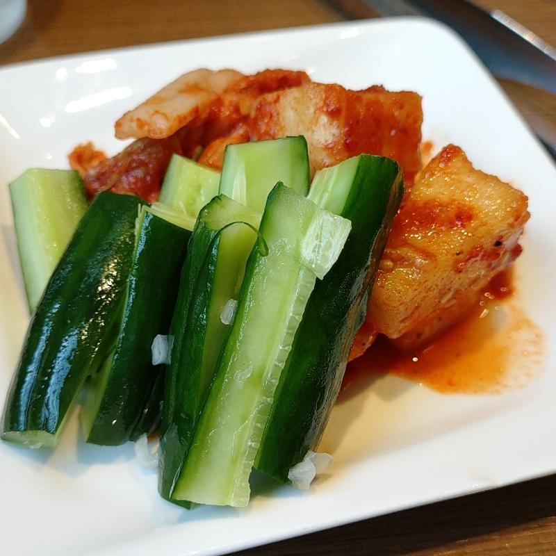 キムチ盛り合わせ(鶯谷園 （ウグイスダニエン）)