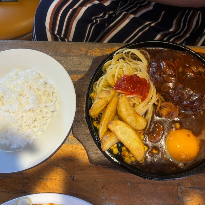 ハンバーグステーキ＆ライス(マッキーポット)