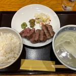 牛タン定食4枚8切