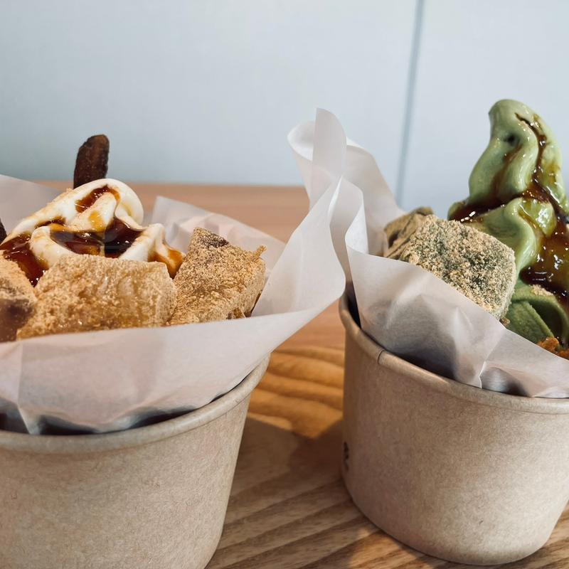 伊勢名水くずもちソフト・伊勢茶くずもちソフト(磯揚げ まる天 本店)