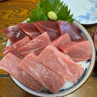 マグロ丼(味噌汁、お新香付き)(海峡荘 )