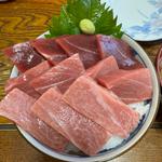 マグロ丼(味噌汁、お新香付き)