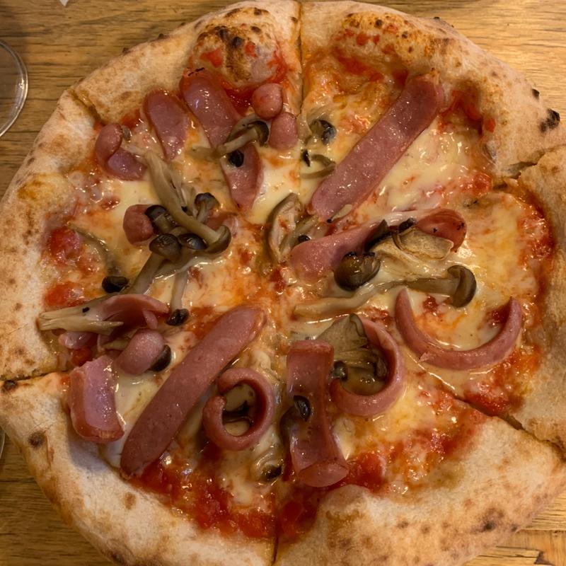 ソーセージとしめじ(ピザ マーレ)