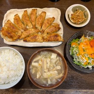 円盤餃子ハーフ＋ごはんセット(餃子 照井 福島駅東口店 （ギョウザ テルイ）)