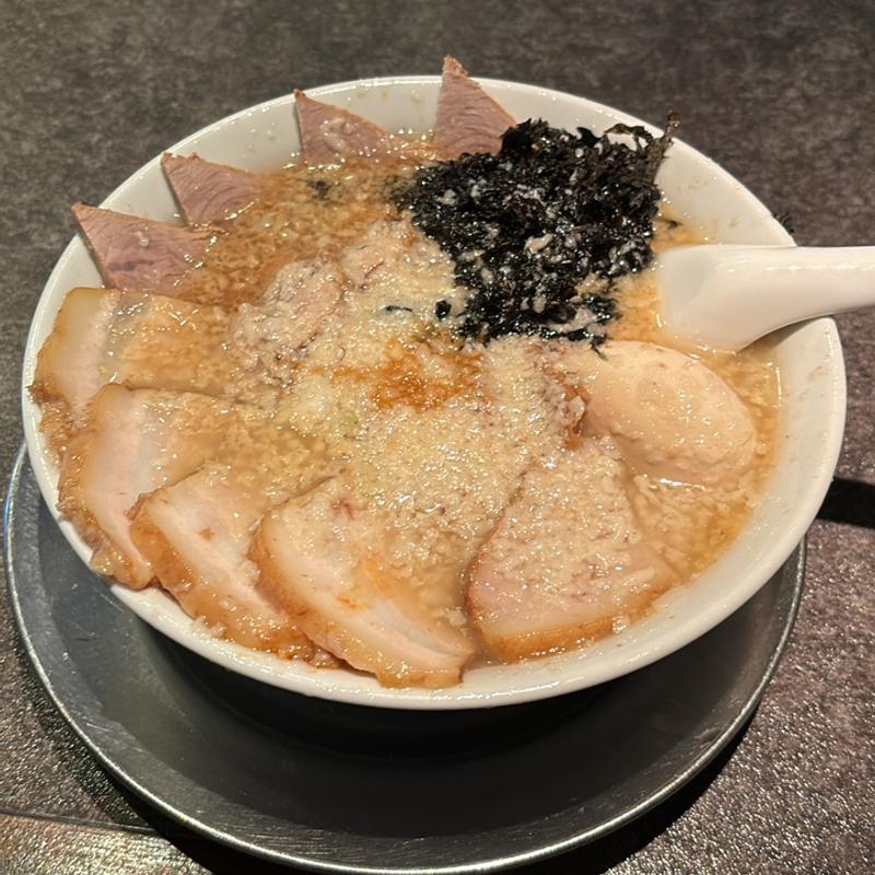 特チャーシューめん(酒麺亭　潤 燕総本店 （しゅめんてい じゅん）)