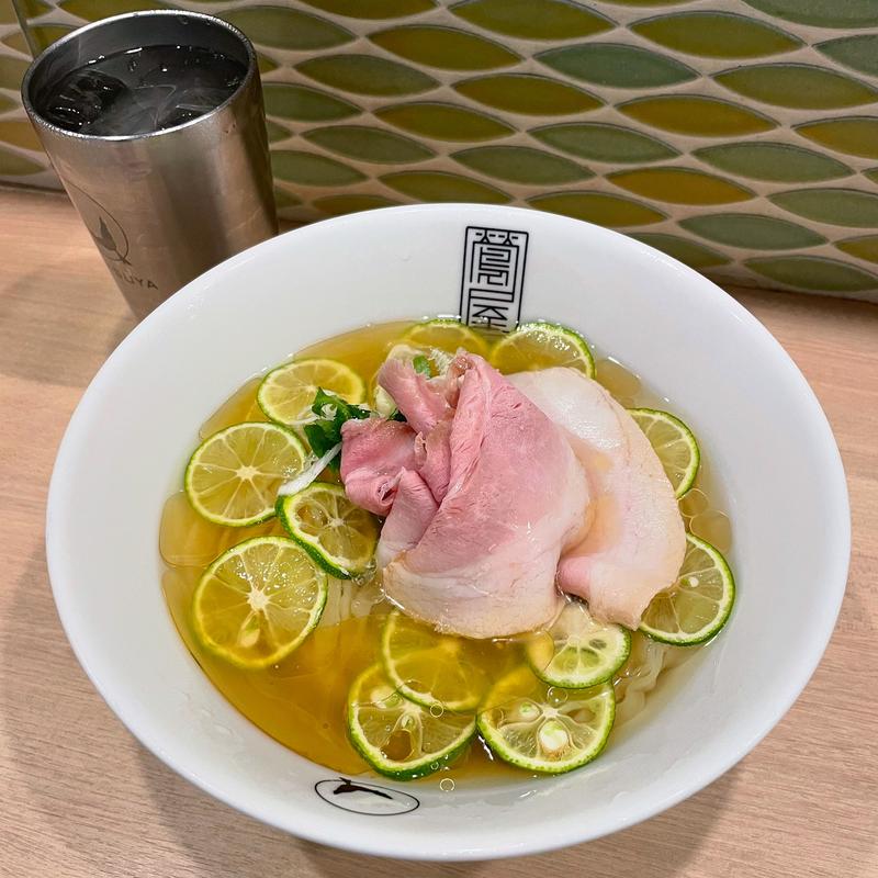 冷たい煮干しと酢橘のラーメン(鶯屋)