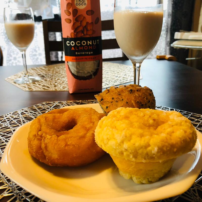 メロンパン、ドーナツ、ごま全粒粉(Panis)