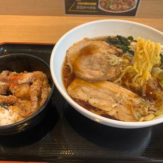 黒醤油ラーメンとミニいかゲソ丼(ショッピングコーナー 岩見沢SA(下り))