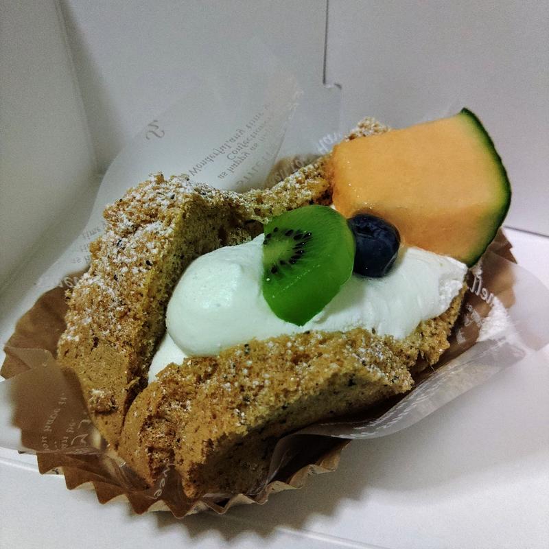 紅茶シフォンサンド(お菓子のことぶきや)