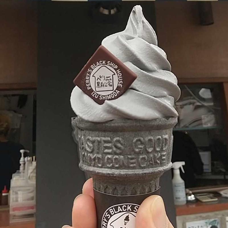 ソフトクリーム(ペリーさんの黒船家)