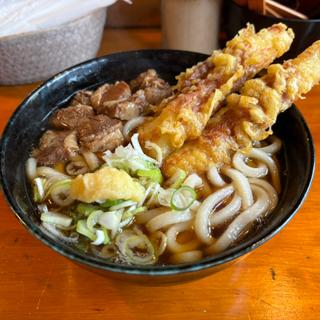 肉うどん:ちくわ天(うどんの池本屋)