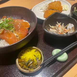 日替り定食(海鮮漬け丼+そば+白身魚フライ)