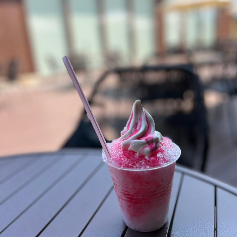 かき氷ソフト　いちご(道の駅　さっちゃん)