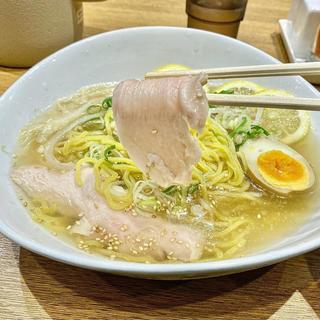 冷やし塩レモンらーめん(吉山商店 なんばラーメン一座店)