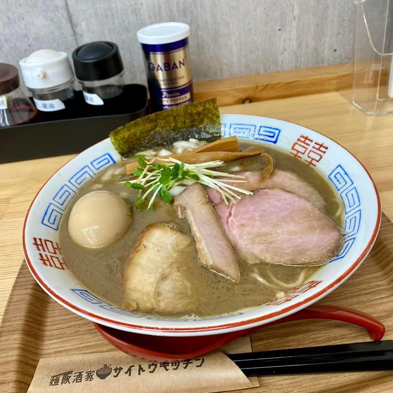 肉濃口ひらこ 味玉(麺飯酒家 サイトウキッチン)