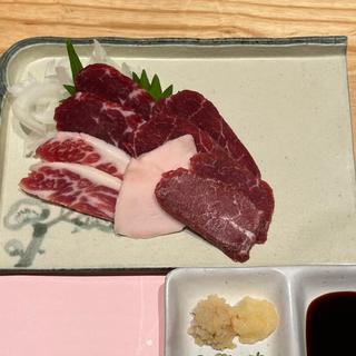 特選馬刺し盛合せ(さくら肉と旬のよかもん KURAMA)