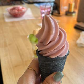 いちごソフトクリーム(フルーツガーデンやまがたカフェ（FGYCAEE）)