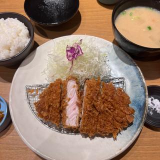 厚切りロースかつ定食(とんかつ いなば和幸 田町センタービル店)