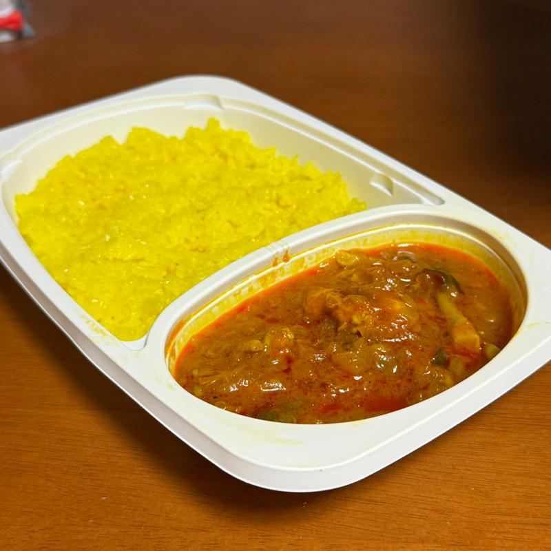 しめじチキンカレー＆ターメリックライス(インド料理 カトマンズ)