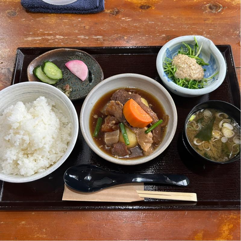 牛すじ煮込み定食(やらいでか )