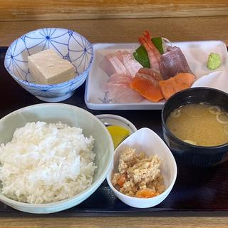 刺身盛り合わせ定食(大衆割烹八珍柿 )