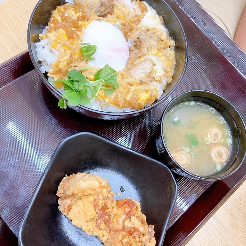 親子丼と鶏の唐揚げセット(鶏山賊)