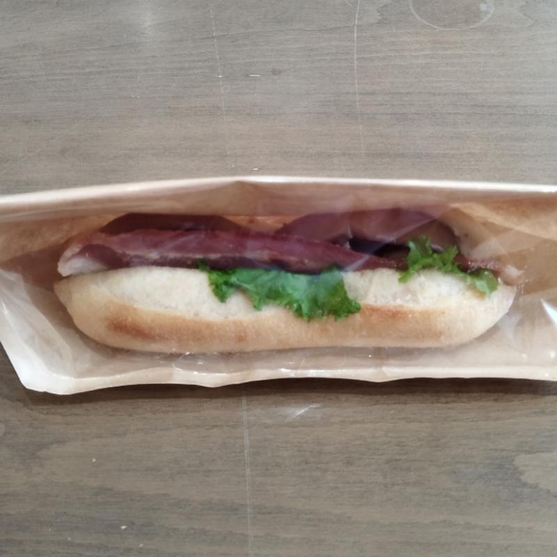 ベーコンとリンゴのメープルソースドッグ(ヴィゼ ポレール)