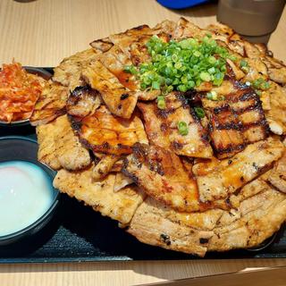 蒲焼き豚丼 キングサイズ 温玉(炭火焼き豚丼専門店 豚小家 天神橋店)