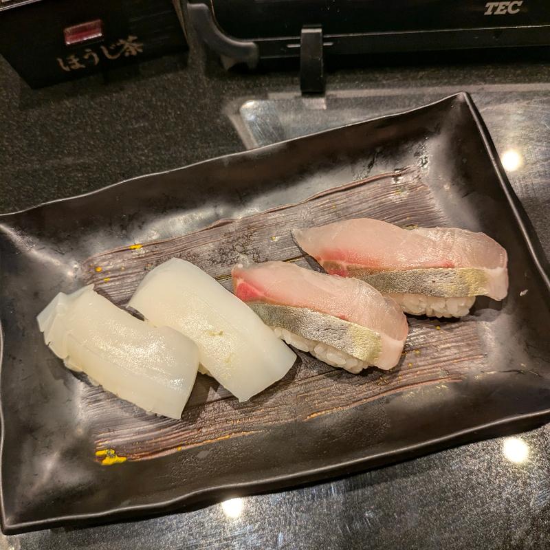 アオリイカ、シマアジ握り(にぎり長次郎 北巽店)