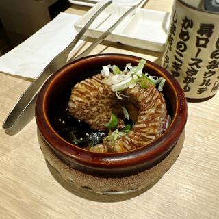 名物！壺漬けカルビ(タレ焼肉、塩ホルモン まるきん食堂 渋谷店)