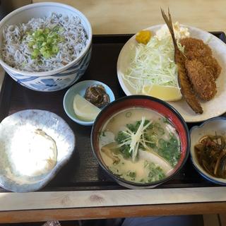 地あじフライと釜揚げしらす丼