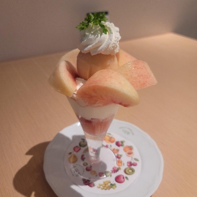 桃のパフェ(京橋千疋屋フルーツパーラー 大丸東京店)