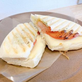 パニーニ（チキン・トマト・チーズ）(寿屋珈琲 幟町店 )