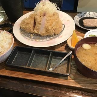 絹の上ロースカツ定食(絹のとんかつ まうか食堂)