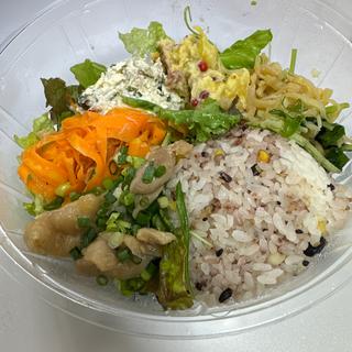 【デリボウル】五穀米＋サラダベース(forucafe 原宿店 @WeWorkアイスバーグ)