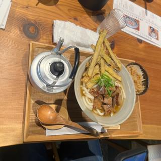 和牛肉のごぼう天うどん