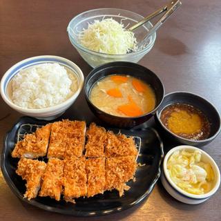 チキンカツ定食(かつはな亭 川口店)