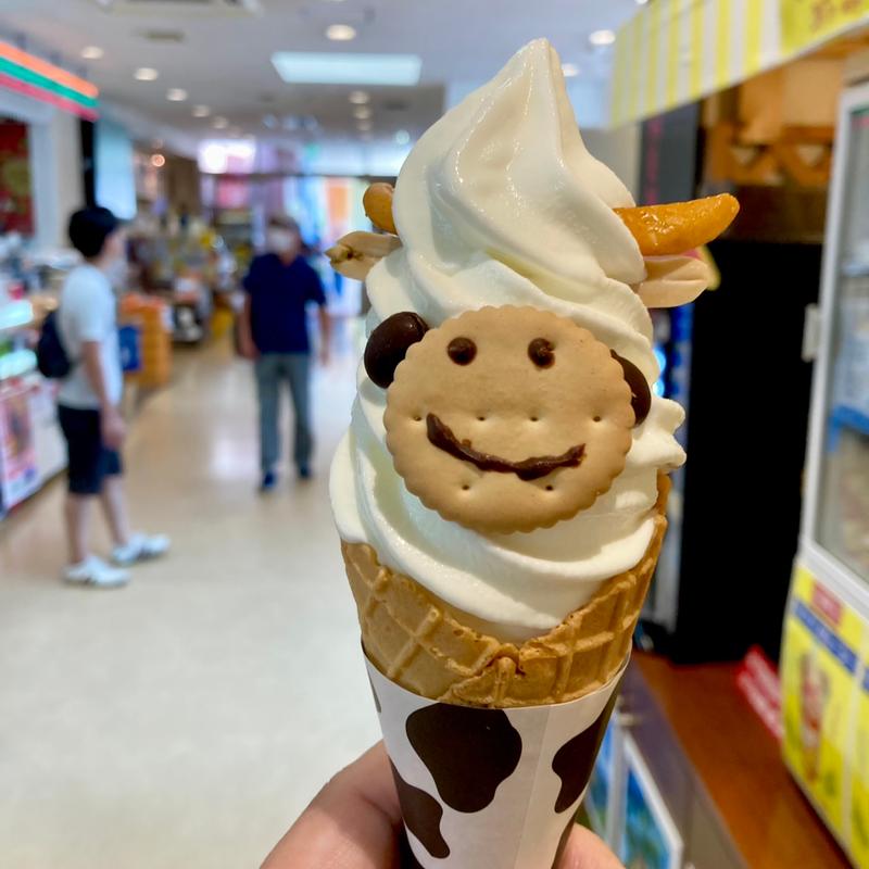 六甲山牧場 神戸チーズ入り 牛さんソフトクリーム(三木サービスエリア（上り線）スナックコーナー )