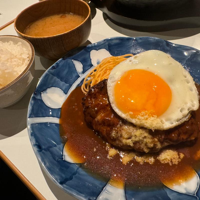 目玉焼きのせハンバーグ(山本のハンバーグ 吉祥寺)