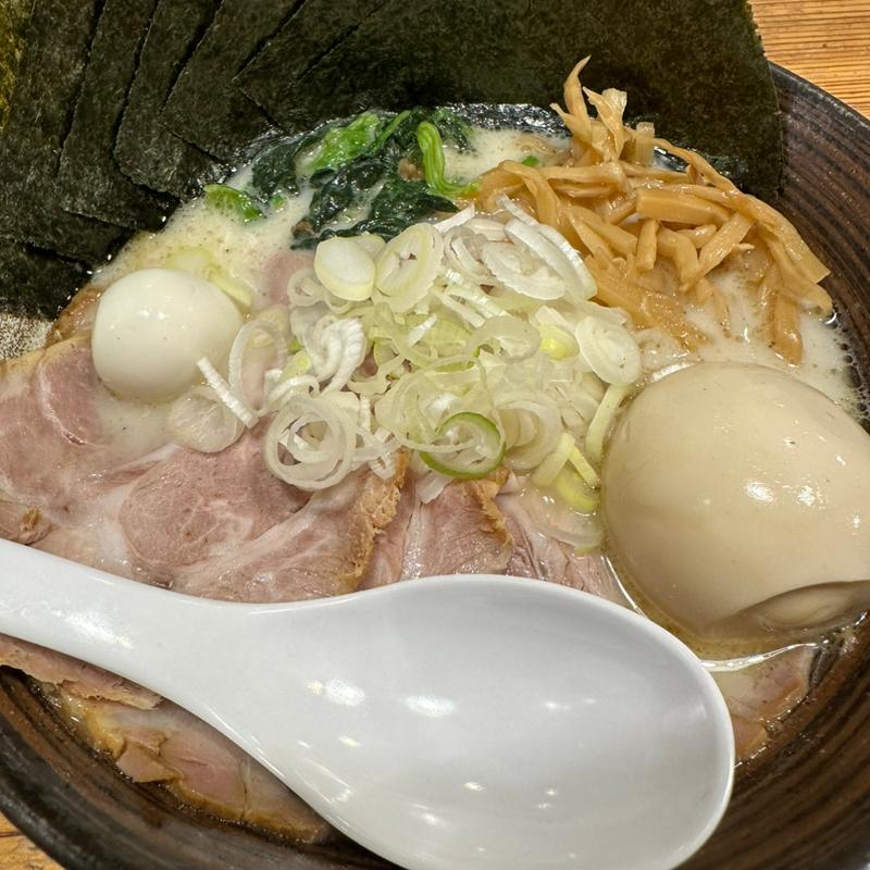 クリーミーとんこつ醤油ラーメン(クリーミーTonkotsuラーメン 麺家 神明 栄スカイル店)