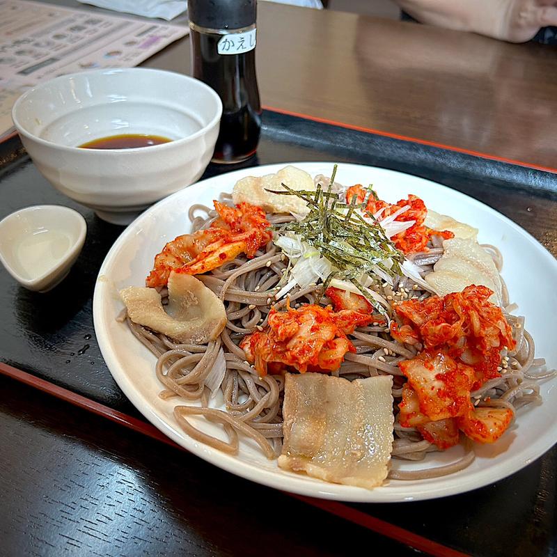 豚キムチ蕎麦 冷(つけ蕎麦和だす)