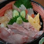金目三色丼(市場の食堂 金目亭 )
