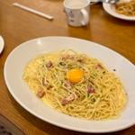 厚切りベーコンのカルボナーラ