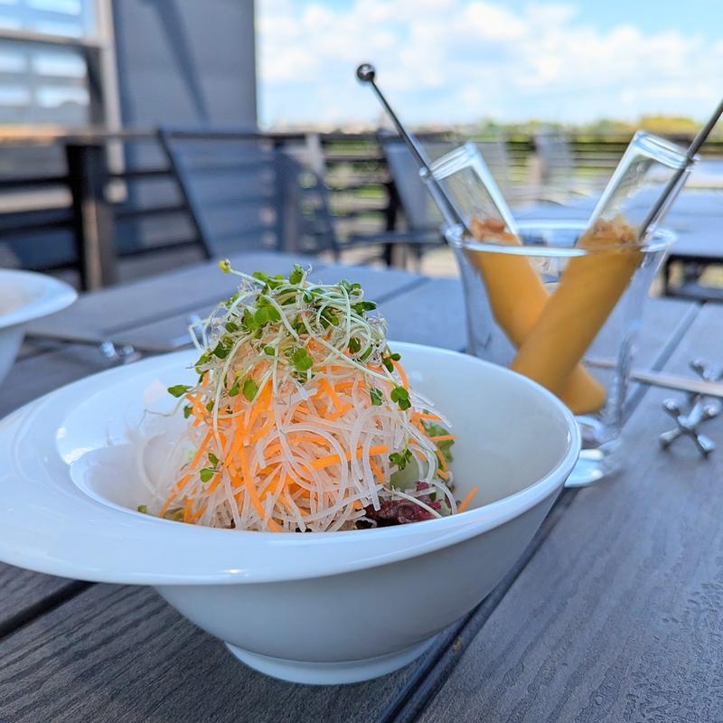 自家製キャロットドレッシングのサラダ(アリーシアカフェ)