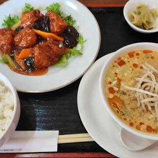 唐揚げの甘酢餡掛け 小さい坦々麺セット(親中国料理ドラゴンハウス)