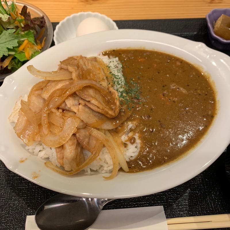 スタミナカレー（豚の生姜焼き）(まる赤坂)