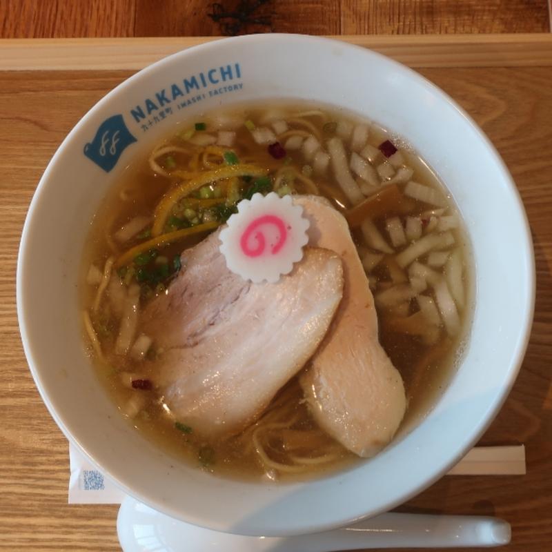 女将おすすめ塩煮干そば(なかみち)