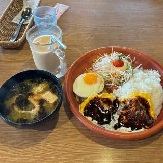 オムデミバーグランチ+目玉焼+カフェラテ(びっくりドンキー 八千代緑が丘店)